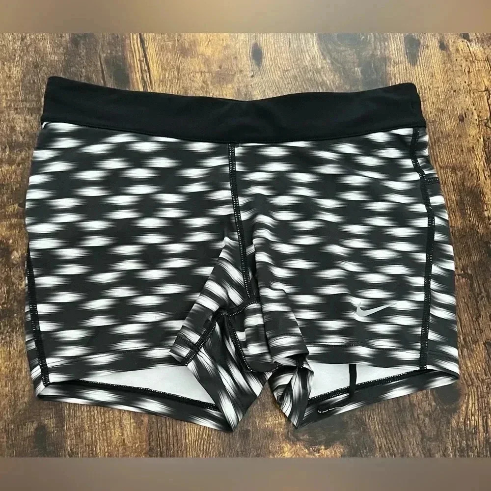 NIKE |Women's RELAY DRI-FIT Running Shorts. Size: S.
